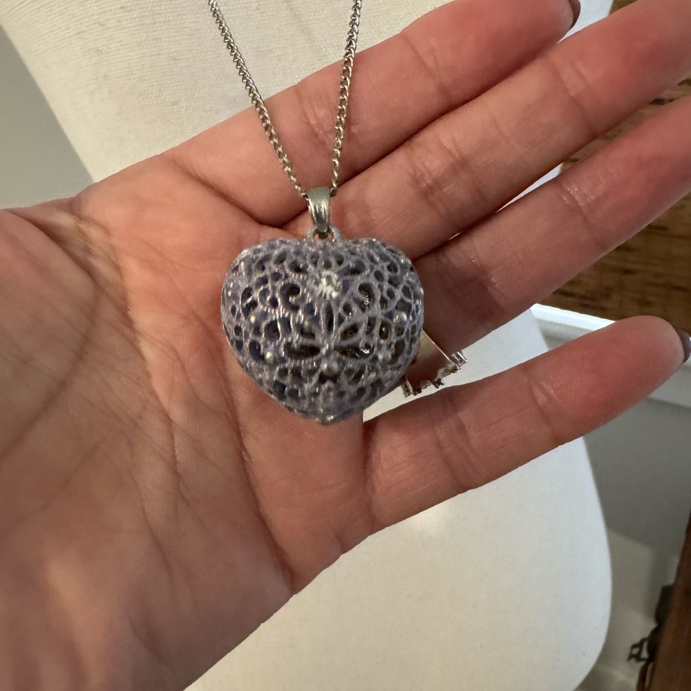Elegant Silver Pendant Necklace - Picture 8 of 11